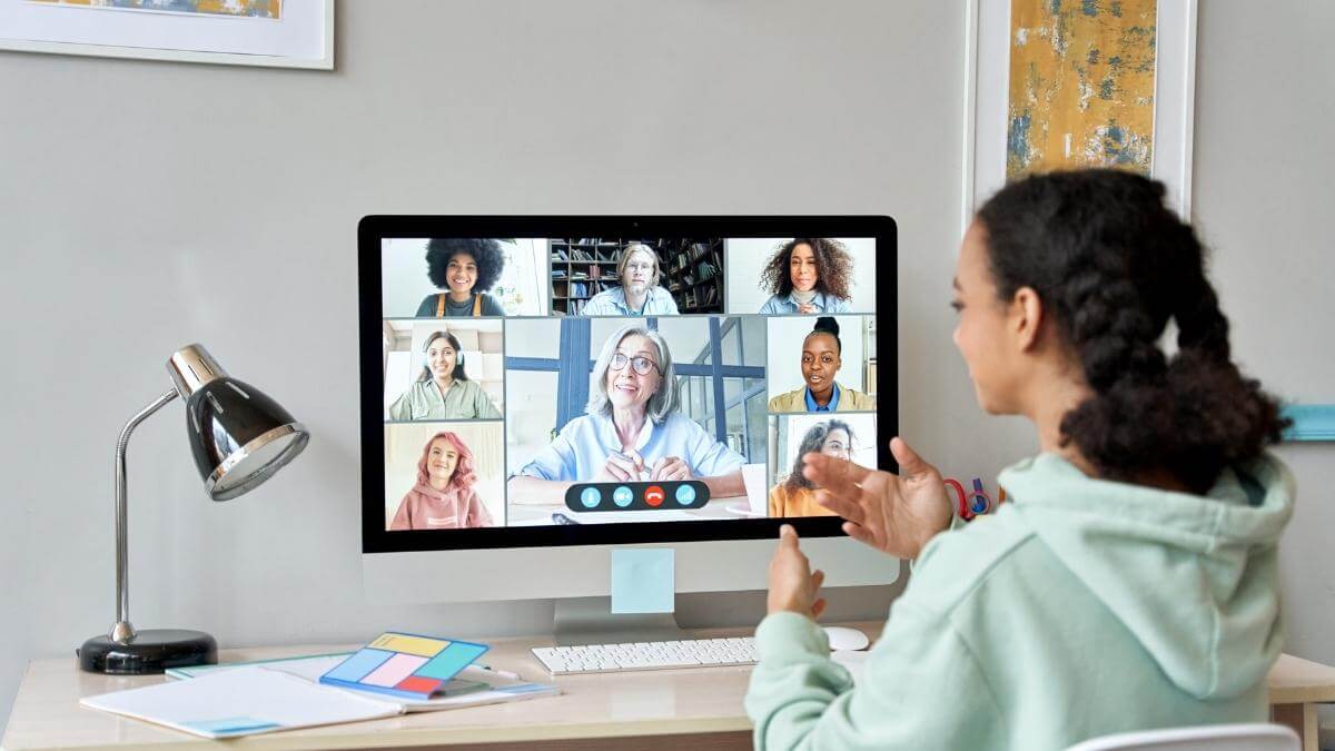 10 Tips to Improve Nonverbal Communication in Virtual Meetings