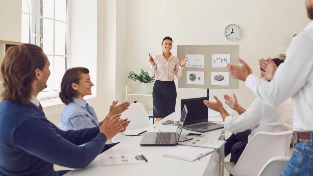 A Guide To S&OP (Sales & Operations Planning) Meetings (+Tips)