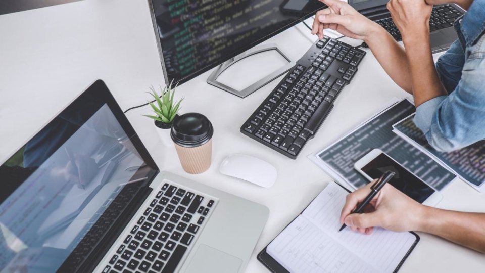 The Complete Guide to Readable Code: 11 Principles | Fellow.app