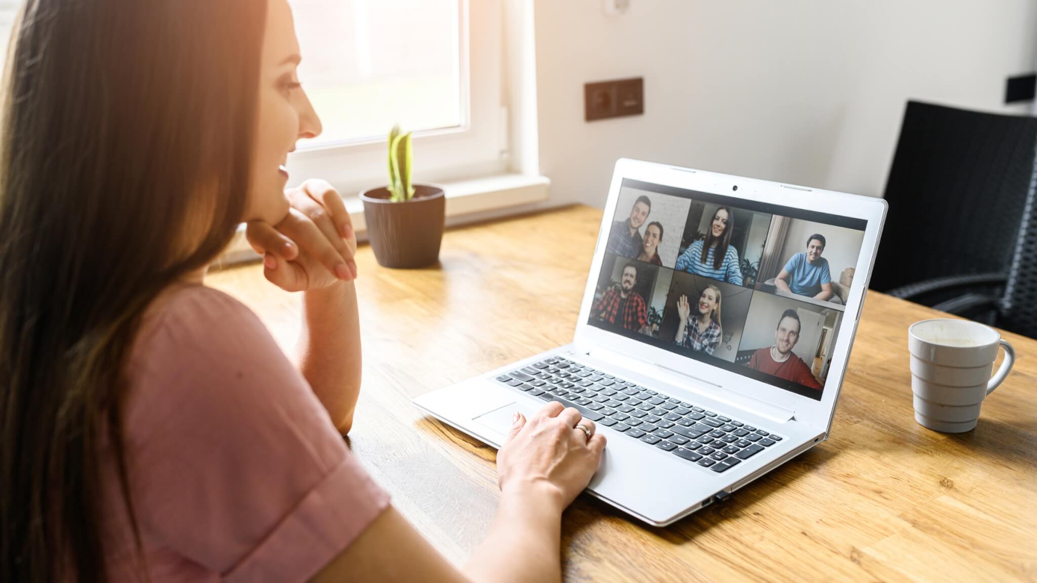 Virtual Meetings: A Guide to 3 Different Types & 7 Tools